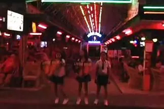 A ingyen szex videók fehér hajú nő a szájába rándult.