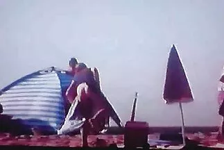 Egy lelkes ingyen nézhető videók mén egy miniatűr fiatal barnát ültetett a konyhába.