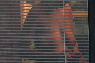 Érett online erotikus film pufók háziasszony maszturbál puncit egy cukkinivel.