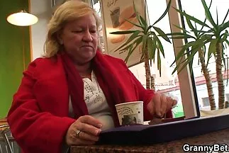 A munkás sex porno videok ingyen minden kérdés nélkül kibaszott egy karcsú szőkét.