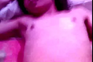 A ingyen szeksz videok csokitigris megnyalta a nyelvével a néger hímtagját.