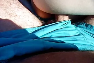 Egy ingyen sex film lány és a barátja új pózokat próbálnak ki.