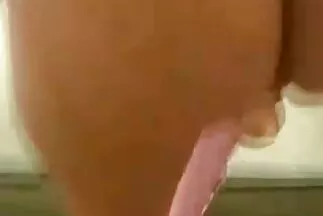 Az újonnan vert fickó megdugja ingyen pornó film a drágát a punciban.