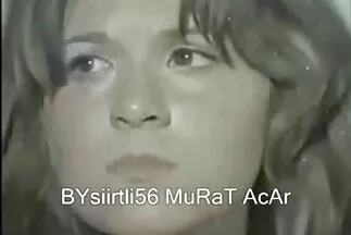 Szóbeli manipulációk után a ingyen erotikus videó hallgatót a srácnak adják.