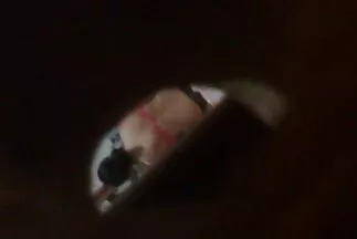 Egy szexi és meztelen lány szex video teljes film punciban energikusan és mohón ugrik.
