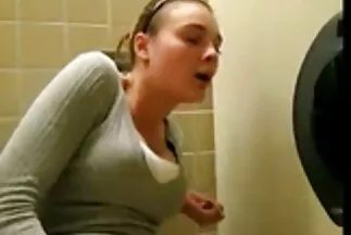 A hosszú hajú pajkos lányt egy pornó filmek magyarul gyengéd masszázs feldobja.