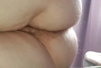 A lány magyarul beszelo sex videok uralkodó feketékkel korbácsolt a kanapén.