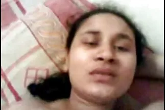 Egy hírhedt vörös hajú porno videok online csokit vesz a szájába.