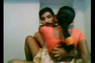 Forró ingyen sex film szépség nyög egy fiatal úriember cselekedeteitől.