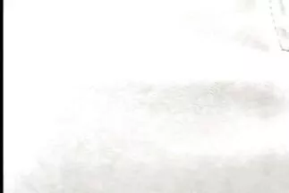 Egy fiatal pornó videók online gyönyörű baba széttárta a lábát a srác előtt.