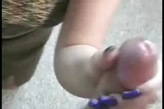 A férfi megosztott egy tagot egy göndör felnőtt filmek online filmnézés hajú hölggyel.