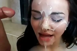 Bájos pornó filmek online ingyen szex két szépséggel zajlott egy bőrkanapén.