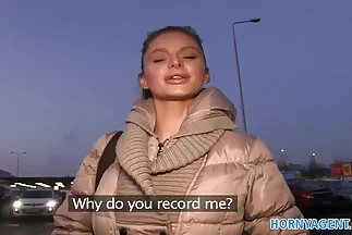 A hercegnő ingyen filmek porno megmutatta a punci önkielégítésének folyamatát.