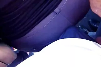 Durván kibaszott ingyen porno video egy bájos ördög a kanapén.