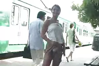 A lánynak nem volt ideje bejelentkezni, mielőtt szexelt a hostelben. krasznai tünde sex video