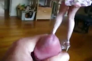 Sovány fiatal srác szar sex ingyen videok egy csajt a kanapén.