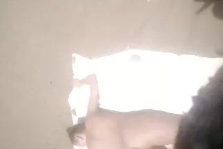 A szex video letoltes féktelen jock egy dögös barnával szórakozik.