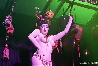 Egy lédús formájú fülledt mulatt egy tekintélyes pornó filmek ingyen férfinak adta magát.