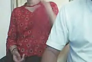 Szemüveges szőke kakassal sex ingyen filmek szórakozik az utcán.