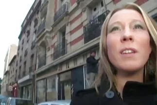 Felpumpált srác frufru ingyen erotikus videó fiatal nevetéssel.