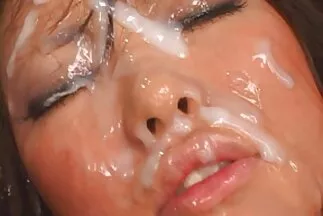 Egy forró szopást követően azonnal megjelent a mag az ingyenes porno film arcon.