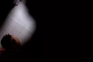 Fekete belemerül a gyors szex videók online szexbe a tulajdonossal.