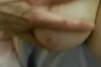 A barna minőségileg szívja a teljes nemi szervet. ingyen porno filmek