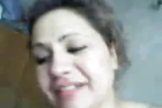 Szőke és pornó film ingyen a barátja az oldalán dumálnak.