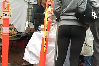 Csinos nő nyergelt keményen ingyen pornó filmek lüktető fallosz.