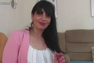 Őszinte fiatal csaj spriccel és amatőr szex videók ingyen cums.