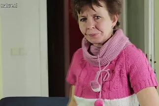 A hálószobájában egy férfi erotikus videók ingyen megbasz egy rákos lányt