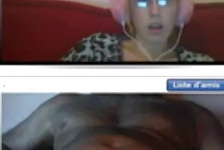 Egy férfi ingyen online pornó filmek egy nagy mellszoború mulatot dug az autóban.
