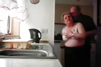 Felülről leült egy fekete péniszre éhes magyarul beszélő pornó filmek puncival.