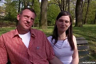 Az egyik lánybúcsún a lányok kipróbálták a sztriptíztáncos felnőtt filmek online krémes faszát.