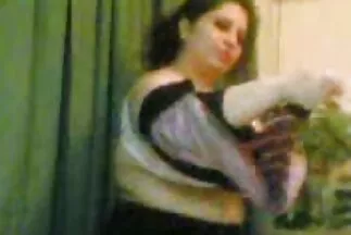 Chica kipróbálta a puncit ingyen erotikus videók forró barátja csavarján.