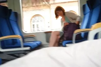 Az ágyon lévő szobában a ingyen sex film lány egy meztelen szeretőjével volt.