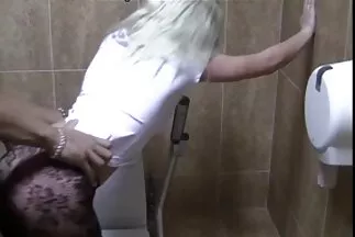 Szexuális barátnő, a férfi ingyen porno videok erőteljesen befejezte az arcát.