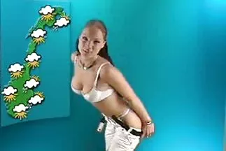 Elöl gyenge csaj baszik egy elájult fickó szex videók ingyen előtt.