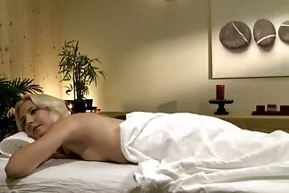 A barna szekszes videok magyarul felülről éktelen péniszt mászik.