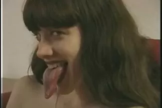 A hím felerősítette magát, és megrezgette a sex filmek online ingyen sapkát az orgazmushoz.