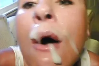 Szemtelen diák ingyen szex videók kis mellekkel szopással kezdett.