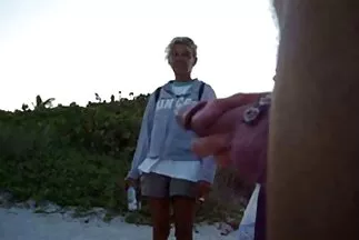A csávó szívja a sex filmek online parasztok hosszúkás tagjait.